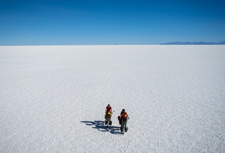 Fietsen over de zoutvlaktes in Zuid-Amerika