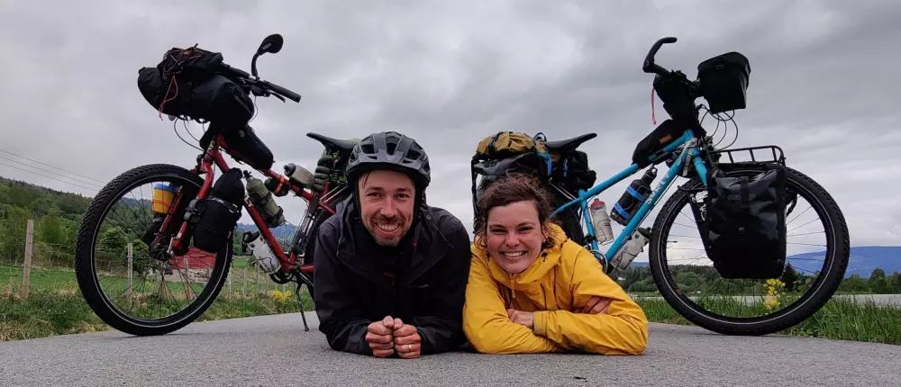 Stefanie en Niels tijdens een bikepackingavontuur
