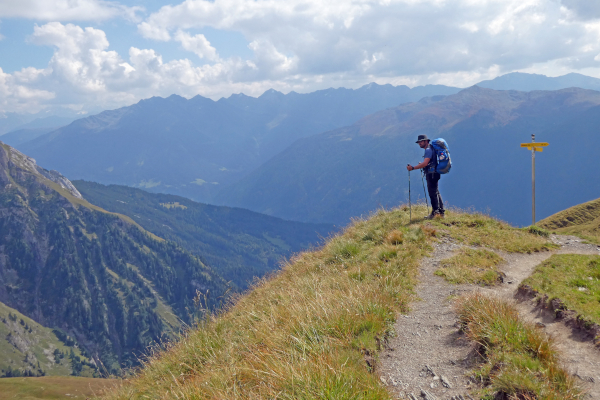 Bergwandelaar in de Alpen